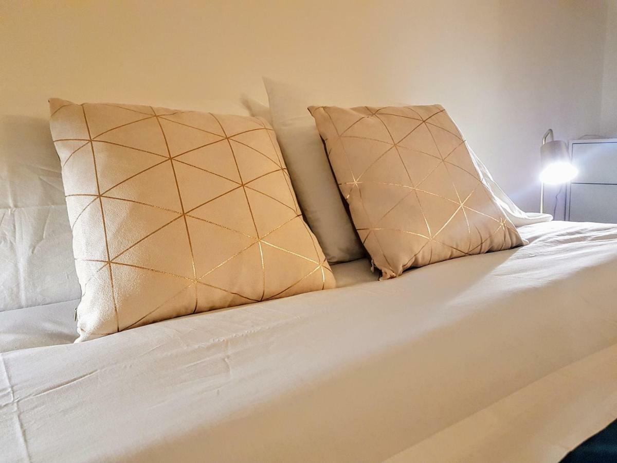 Piazza Martiri Apartment กาญารี ภายนอก รูปภาพ