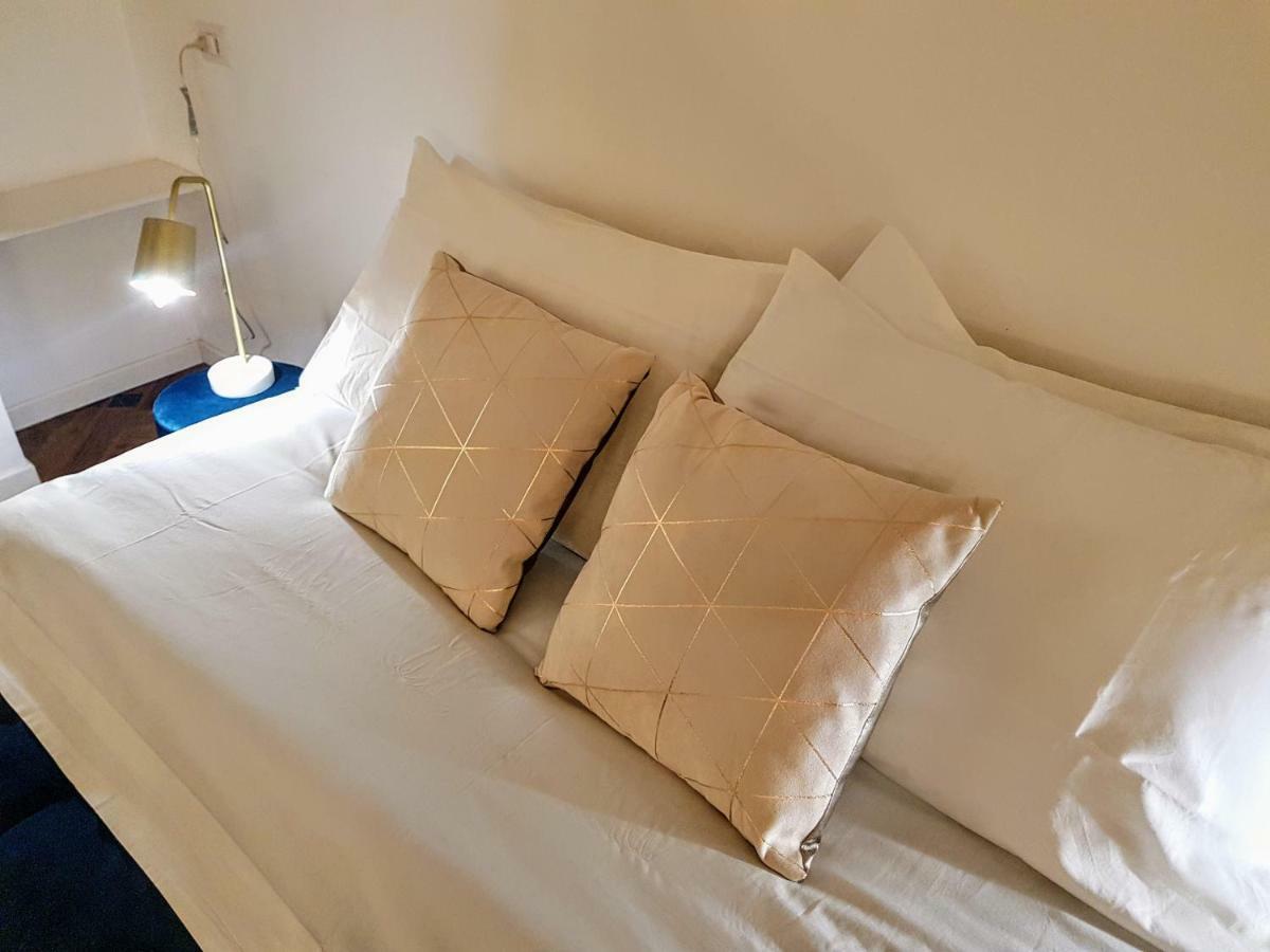 Piazza Martiri Apartment กาญารี ภายนอก รูปภาพ