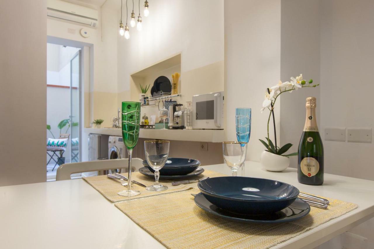 Piazza Martiri Apartment กาญารี ภายนอก รูปภาพ